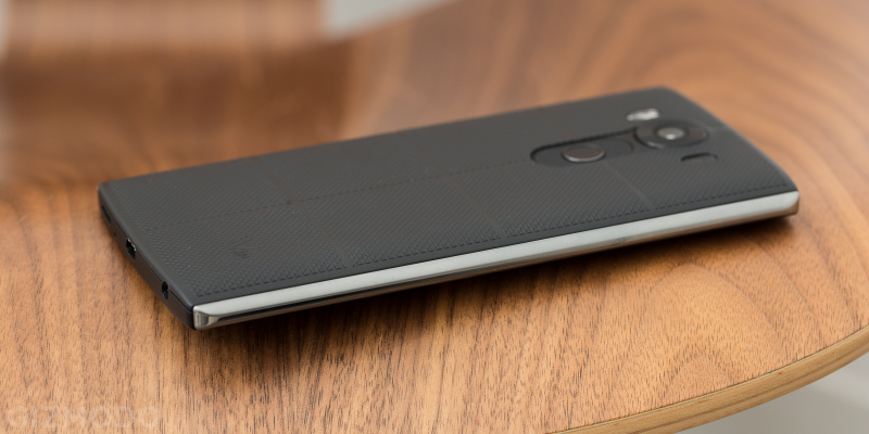 Illustration for article titled LG V10 Review: Big, Weird, and Not Worth It